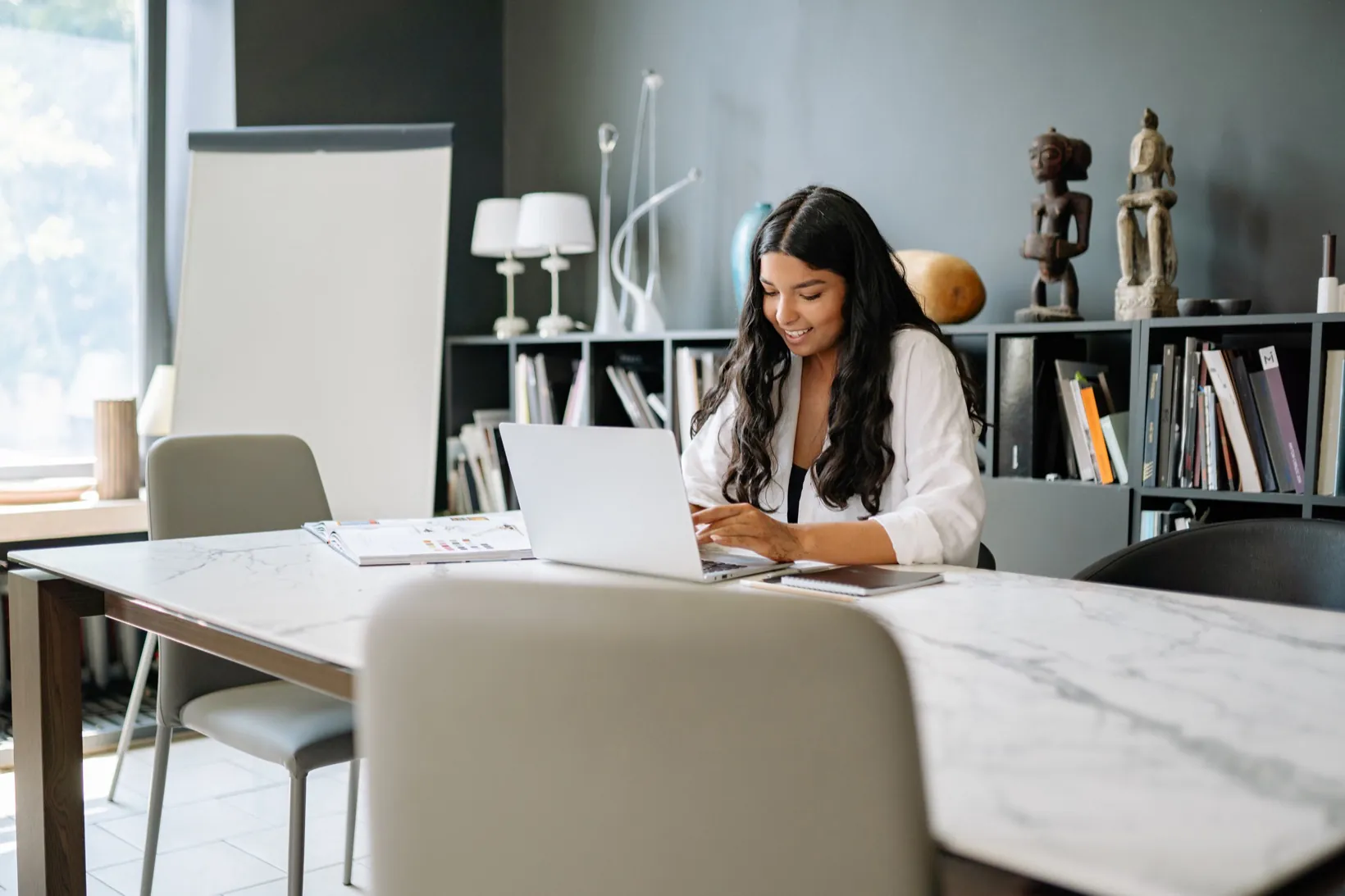 Independent professionals choosing their work